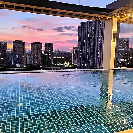Capital O 804 The Residences At Bonifacio Civic Center