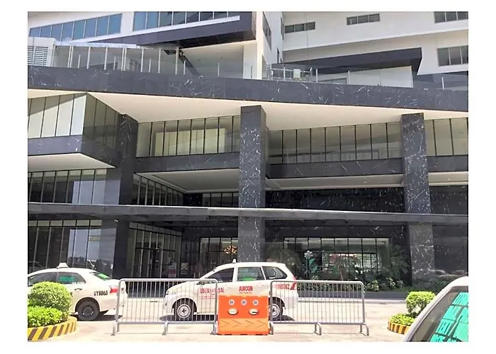 Capital O 804 The Residences At Bonifacio Civic Center Hotel