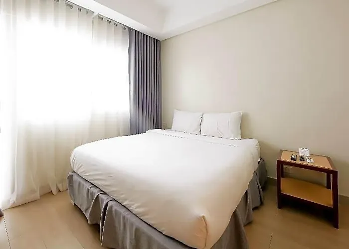 Capital O 804 The Residences At Bonifacio Civic Center Hotel