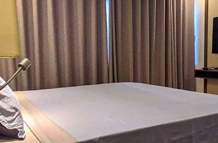 Hotel Capital O 804 The Residences At Bonifacio Civic Center Manila