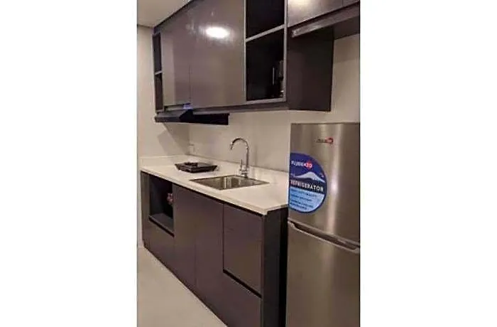 Capital O 804 The Residences At Bonifacio Civic Center Hotel 2*