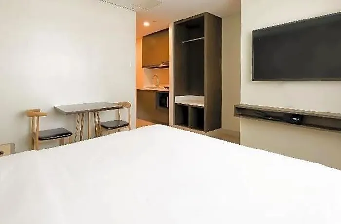 Capital O 804 The Residences At Bonifacio Civic Center